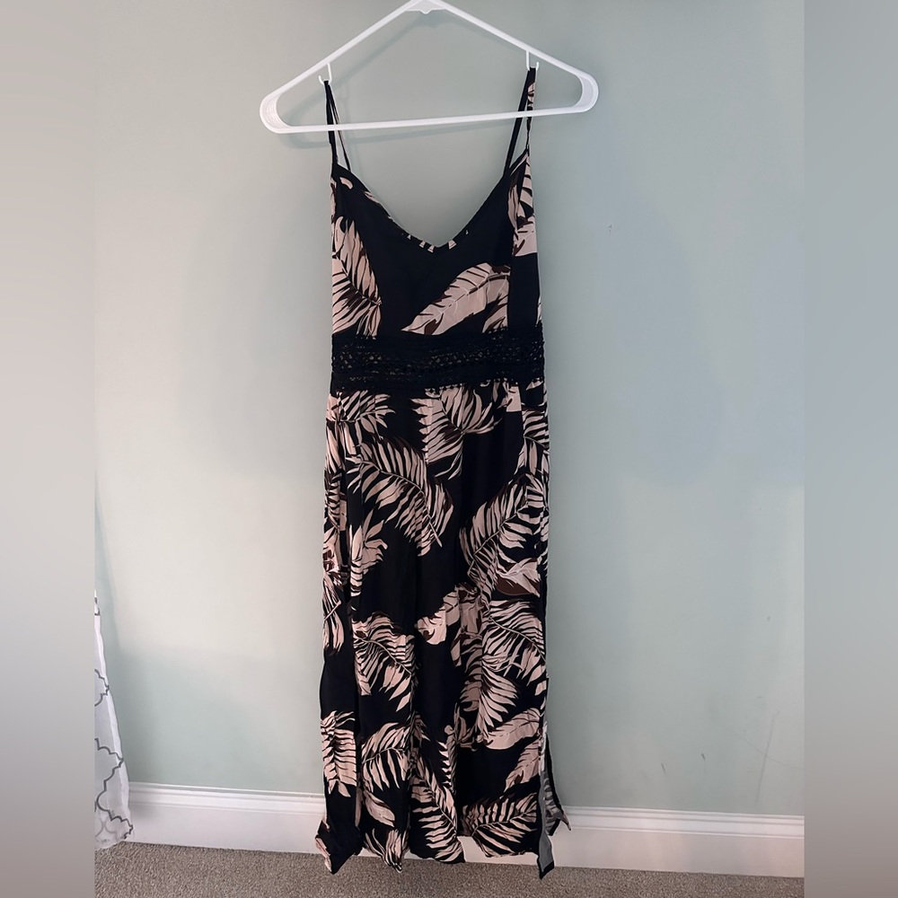 Floral CUPSHE dress. Size Medium. Worn once.